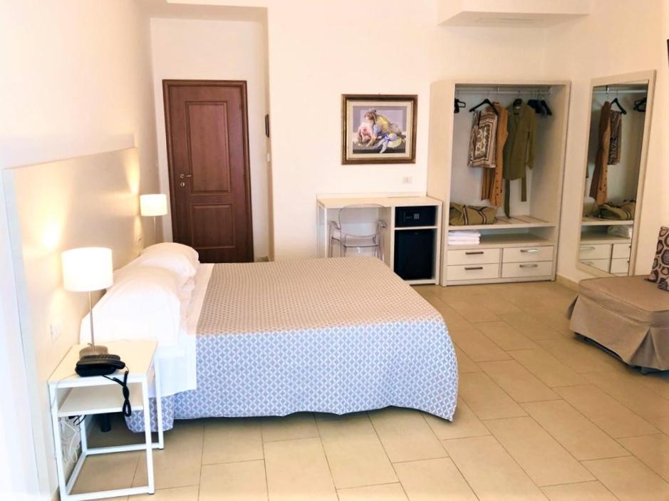 Hotel Villa Eleonora Scauri  Eksteriør billede