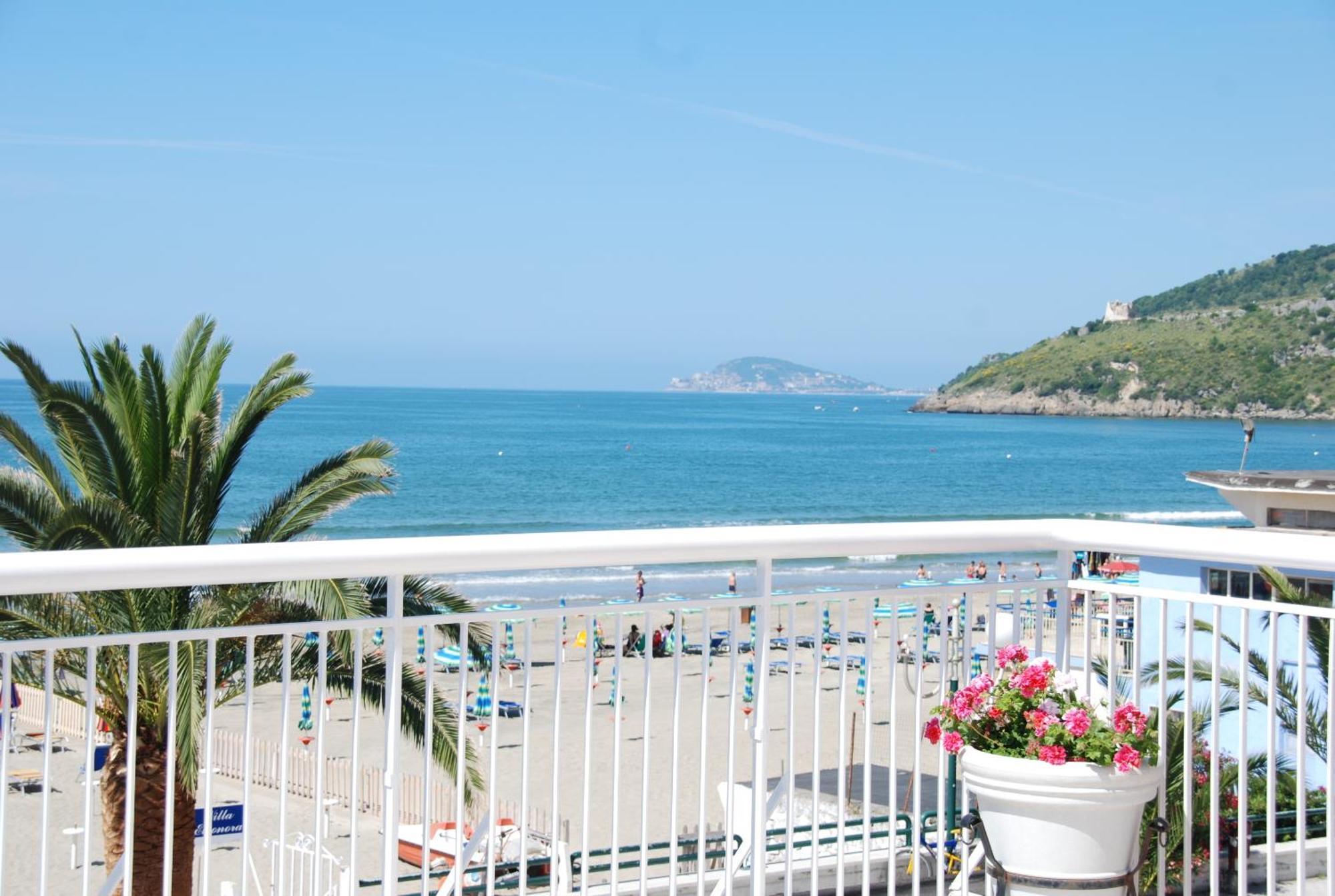Hotel Villa Eleonora Scauri  Eksteriør billede
