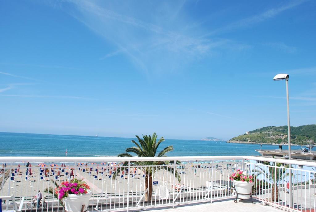 Hotel Villa Eleonora Scauri  Eksteriør billede