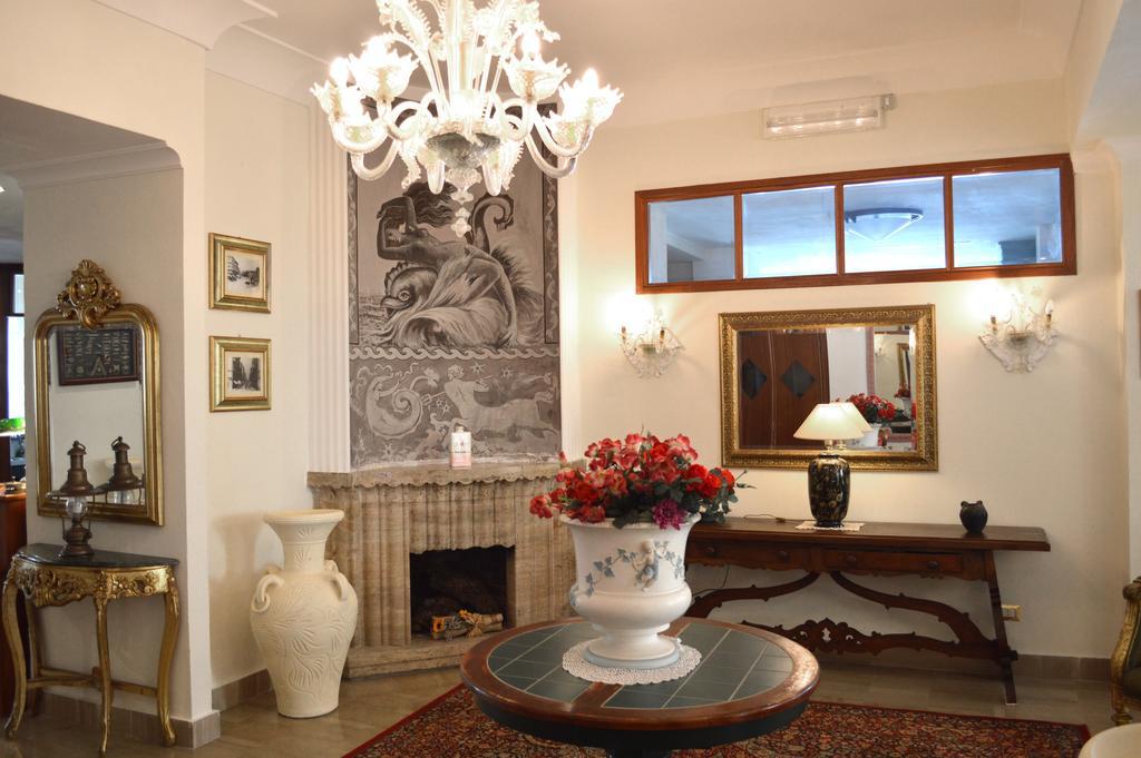 Hotel Villa Eleonora Scauri  Eksteriør billede