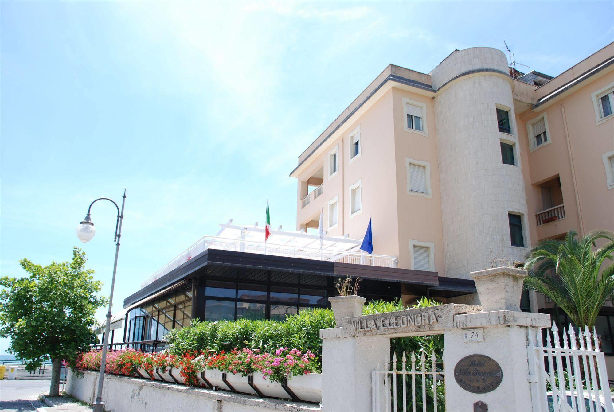 Hotel Villa Eleonora Scauri  Eksteriør billede