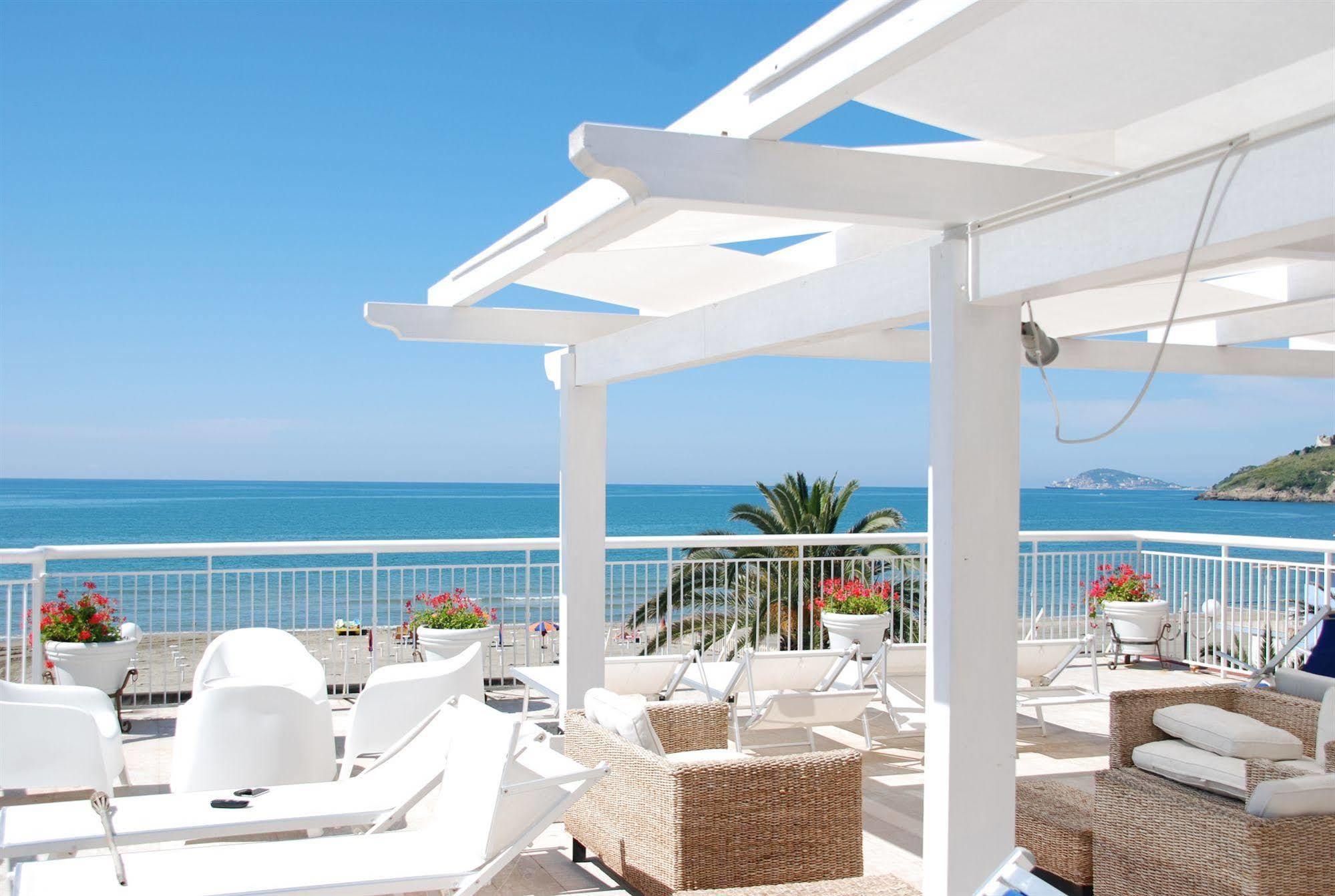 Hotel Villa Eleonora Scauri  Eksteriør billede