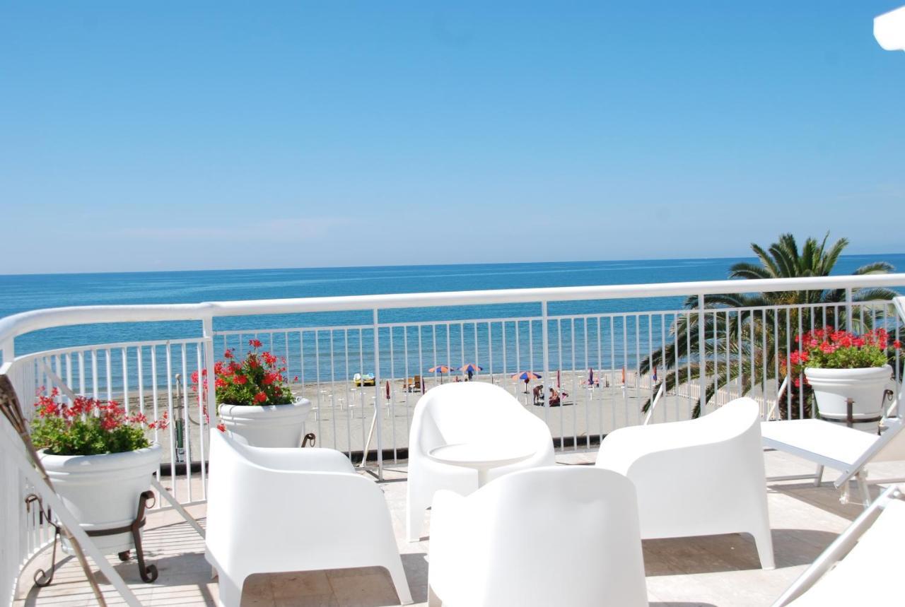 Hotel Villa Eleonora Scauri  Eksteriør billede